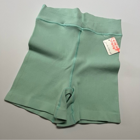 NWT free people free throw shorts size small women’s mint green - Picture 4 of 9